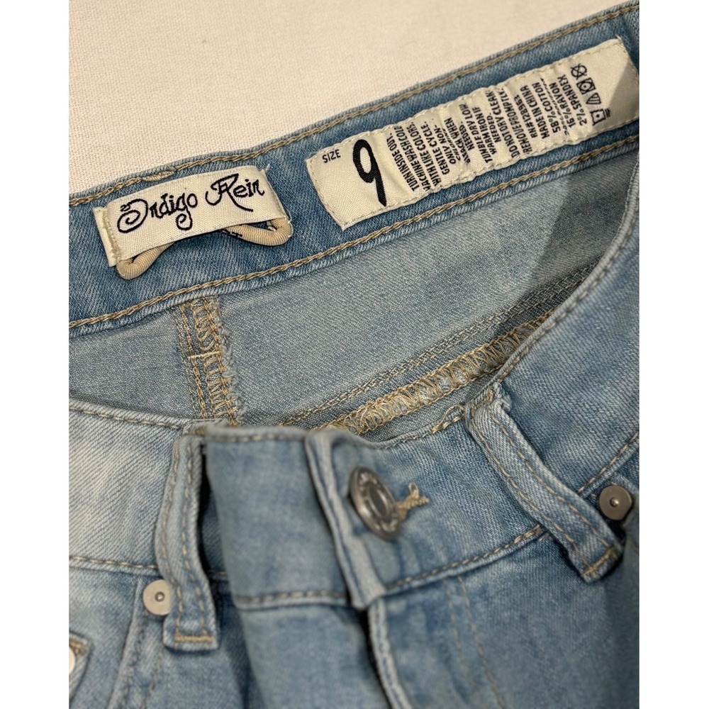 Indigo Rein‎ Women's Size 9 Denim Shorts Light Wash Frayed Hem - Picture 4 of 4